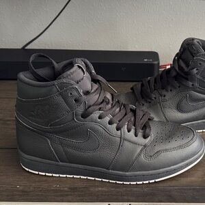 ❤️ Sold ❤️ - Jordan Black High-Top Sneakers